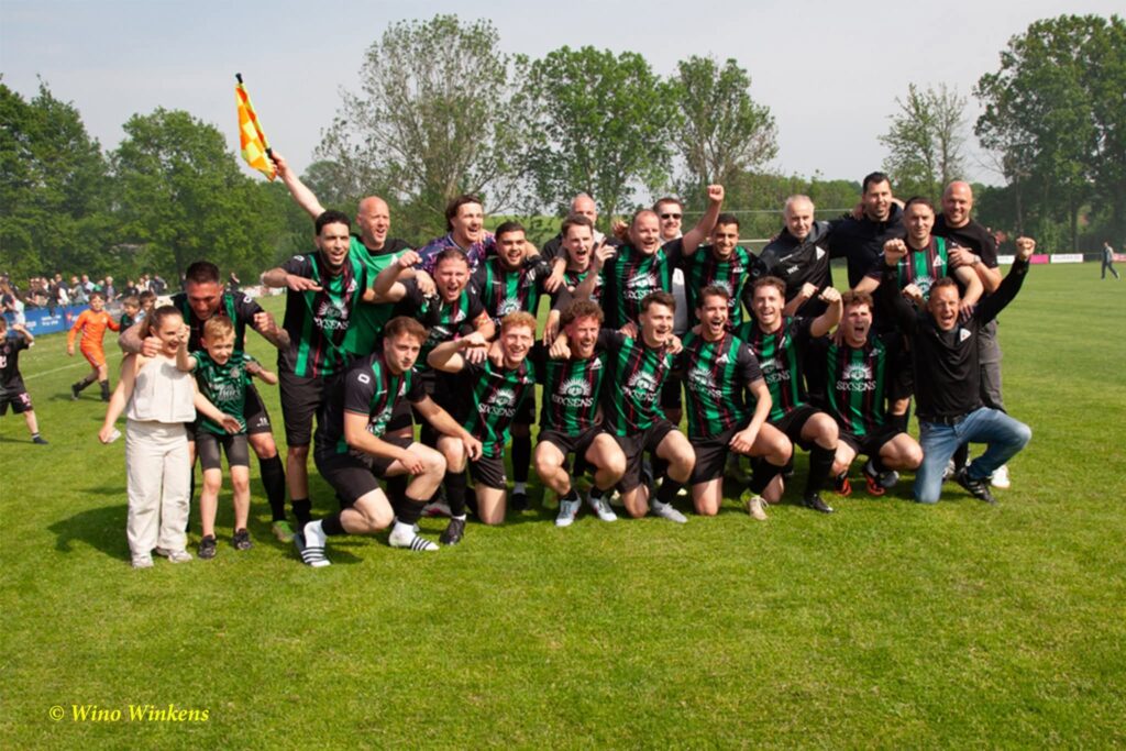 Het eerste elftal is kampioen 🎉❤️💚